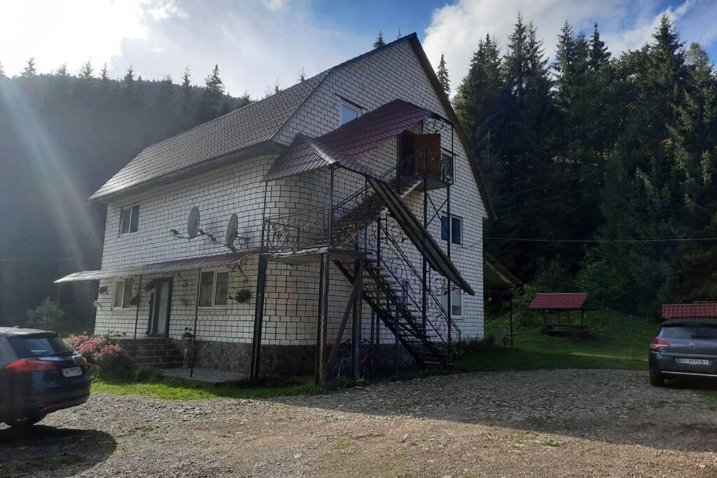 Окремі Апартаменти На 8 Чоловік Садиба У Ані Synevyrsʼka Polyana Exterior foto